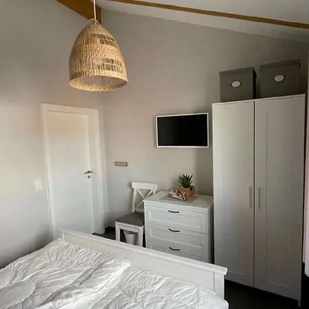 G1 Eingezaeuntes Haus Mit Kamin In Eckwarderhoerne *